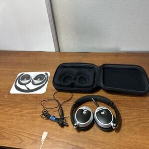 Bose On-Ear Headphones OE Wired TriPort Audio Headset W/ Case (Read)